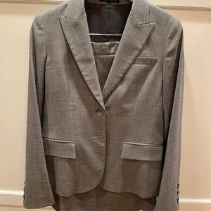 THEORY GREY BUSINESS SUIT SIZE 6